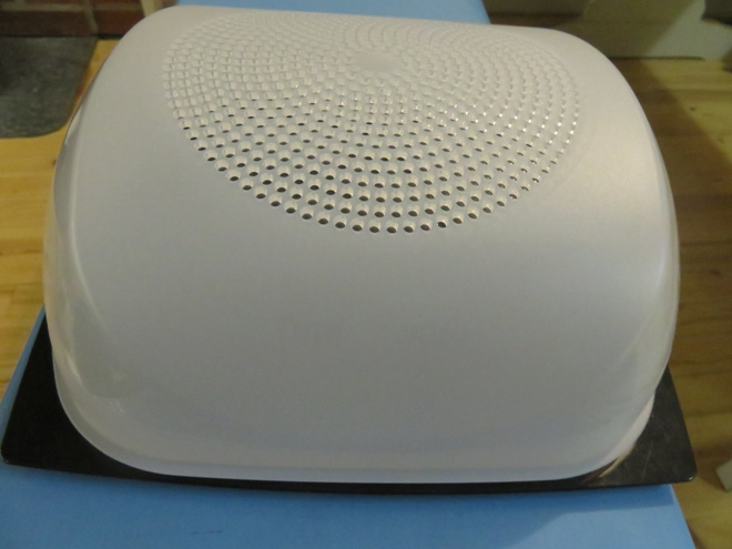 TUPPERWARE upea Hengittävä KAKKU - LEIVOSKUPU (KUPU + ALUNEN