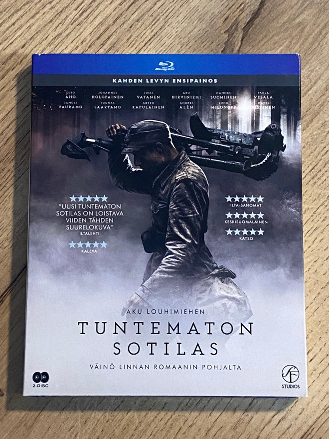 TUNTEMATON SOTILAS - ENSIPAINOS - BLU-RAY - SLIPCOVER (uusi)