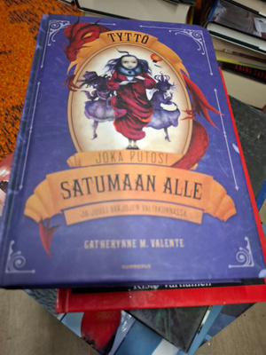 Catherynne M. Valente Tyttö joka putosi satumaan alle