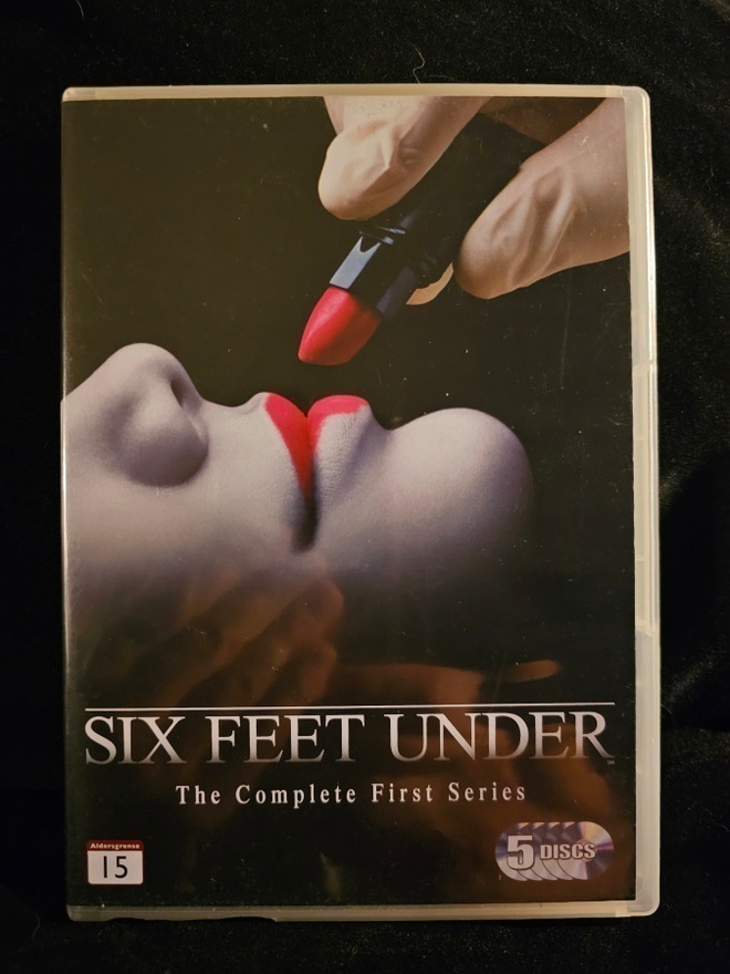 Mullan alla - Six Feet Under - 1. kausi (5xDVD)