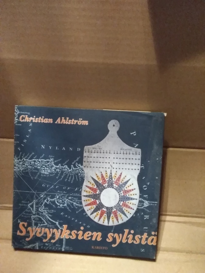 Christian Ahlström: Syvyyksien sylistä