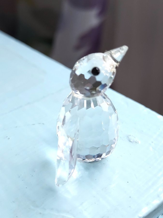 SULOINEN MINIATYYRI KRISTALLINEN PINGVIINI
