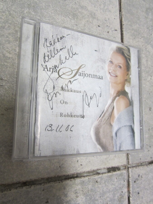 ARJA SAIONMAA - RAKKAUS ON RAKKAUTTA + SIGNEERAUS