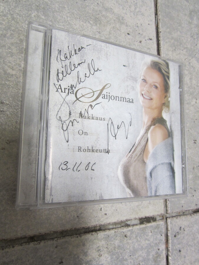 ARJA SAIONMAA - RAKKAUS ON RAKKAUTTA + SIGNEERAUS