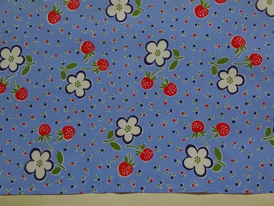 Iso Mansikka kuosinen retrokangas 240 cm x 145 cm