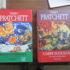 TERRY PRATCHETT : 2 kovakantista kirjaa kerralla - pikkukuva 1