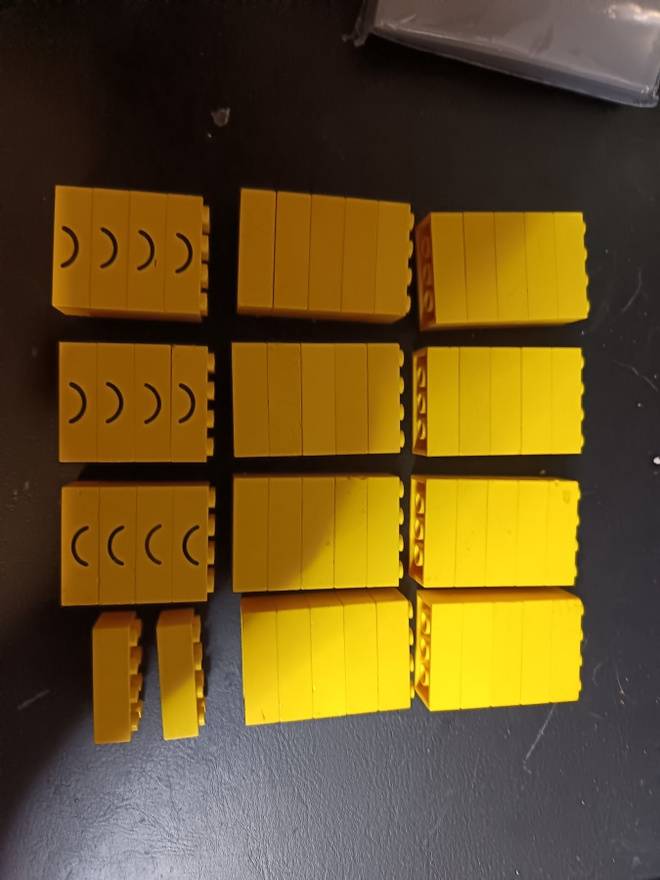 Lego 2 x 4 keltainen