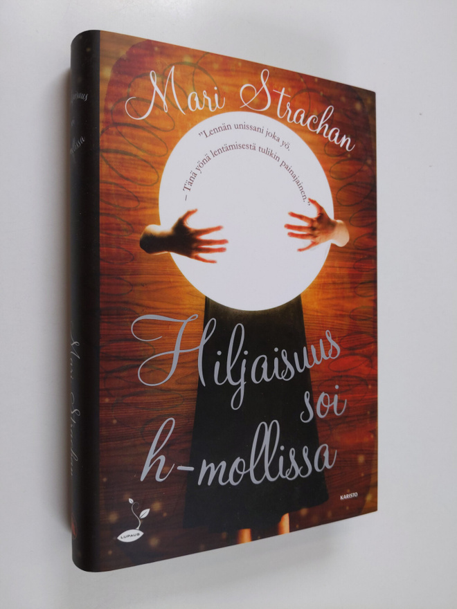 Mari Strachan : Hiljaisuus soi h-mollissa