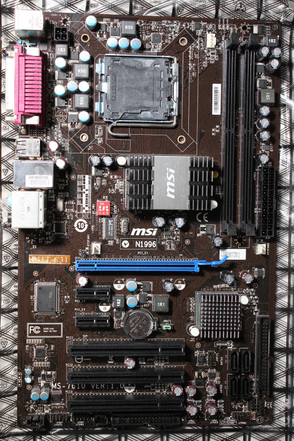 MSI:n tehdaskunnostama LGA775-emolevy MSI P41T-C31