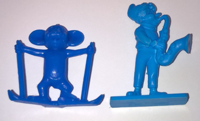 KAKSI PIENTÄ FIGUURI HAHMOA