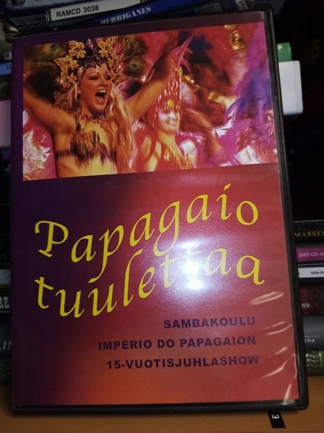 DVD PAPAGAIO TUULETTAA - SAMBAKOULU 15-VUOTISJUHLASHOW
