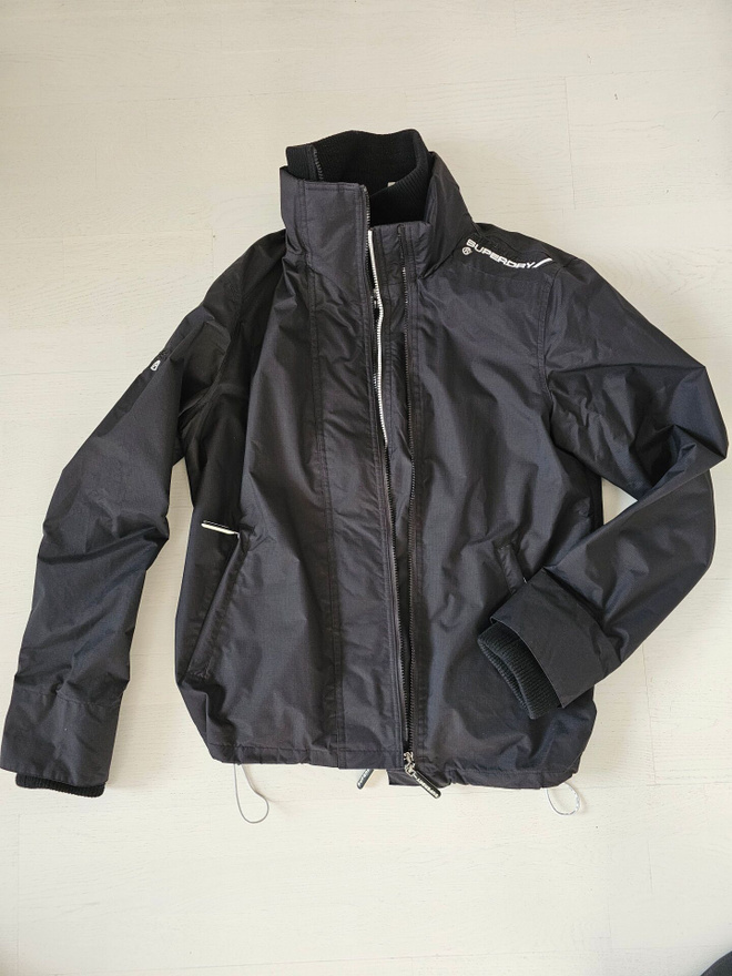 Superdry-takki, koko L, musta