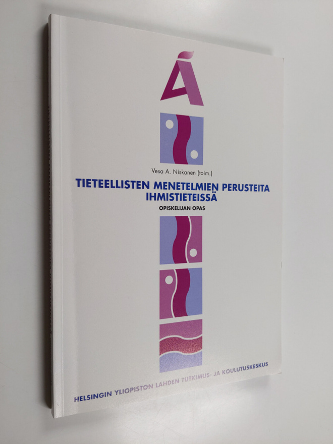 Tieteellisten menetelmien perusteita ihmistieteissä : opi...