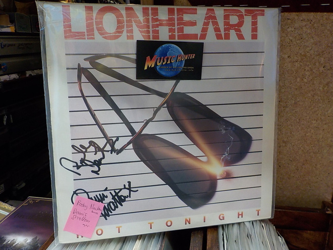LIONHEART - HOT TONIGHT EX+/EX+ LP + NIMMARIT