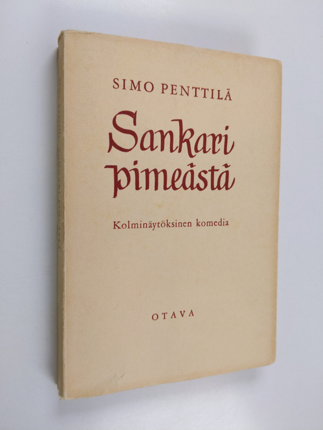 Simo Penttilä : Sankari pimeästä : 3-näytöksinen komedia
