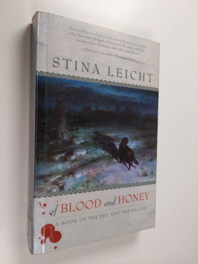 Stina Leicht : Of blood and honey : a book of The fey and...
