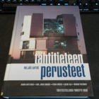 Tähtitieteen perusteet - Neljäs laitos - pikkukuva 1