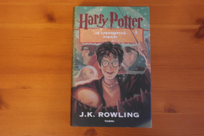 J.K.Rowling:Harry Potter ja liekehtivä pikari.Hyvä!