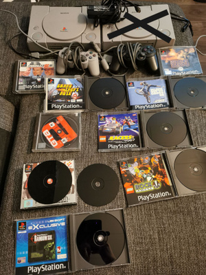 Ps1 konsolia ja pelit.