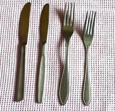 Haarukat ja veitset Stainless