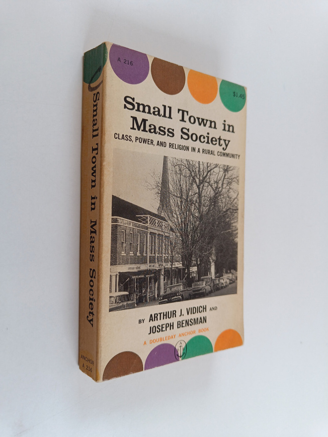 Arthur J. Vidich ym. : Small town in mass society
