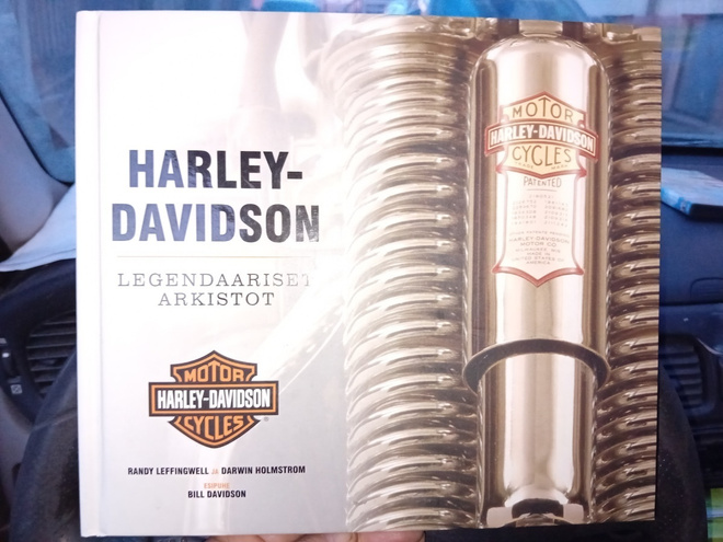 Harley Davidson - Legendaariset arkistot ( SIS POSTIKULU  )