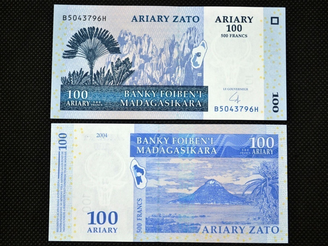 Madagascar  100 Ariary 2004  UNC 3KPL H-3215