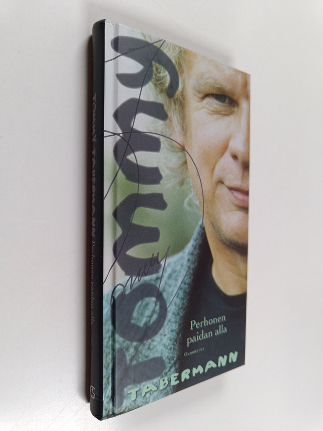 Tommy Tabermann : Perhonen paidan alla : kirjoituksia