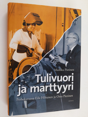 Markku Pietinen : Tulivuori ja marttyyri : perhekuvassa E...