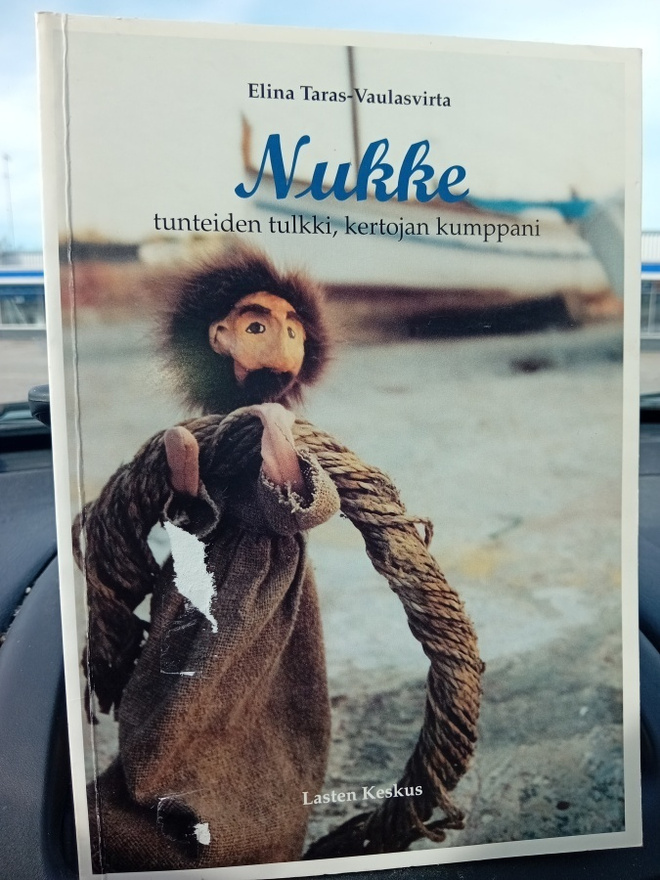 Taras-Vaulasvirta : Nukke , tunteiden tulkki  kertojan kumpp