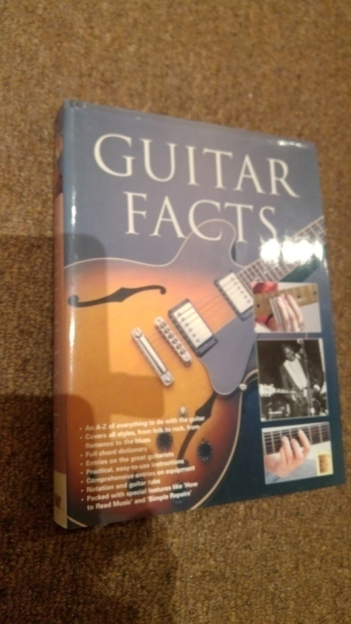 Guitar Facts Kirja. Kitarakirja.