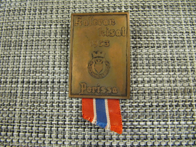 Kalevan Kisat Porissa 1953 rintamerkki.
