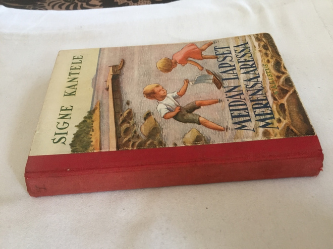 SIGNE KANTELE MEIDÄN LAPSET MERENSAARESSA 1941