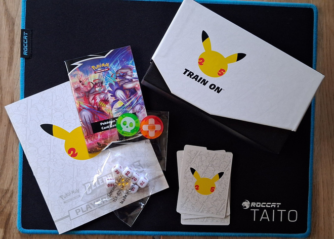 Pokemon Celebrations ETB tyhjä laatikko, nopat, ym.
