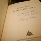 Markku Koski: Sydän hihassa (1.p.2011 +nimmari) Sis.pk:t - pikkukuva 2