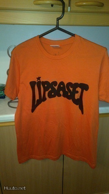 Lipsaset t-paita, signeerauksilla