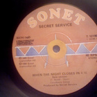 SECRET SERVICE  ::  WHEN THE NIGHT CLOSES IN :: VINYYLI  7" - pikkukuva 2