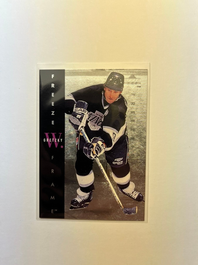 1995-96 Upper Deck Freeze Framer Wayne Gretzky #F2