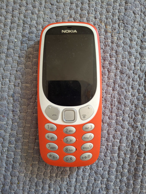 (Uusi) Nokia 3310 puhelin + lataja