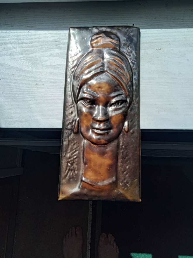 Vintage kupari reliefi "Pelottava Afrikkalainen nainen".