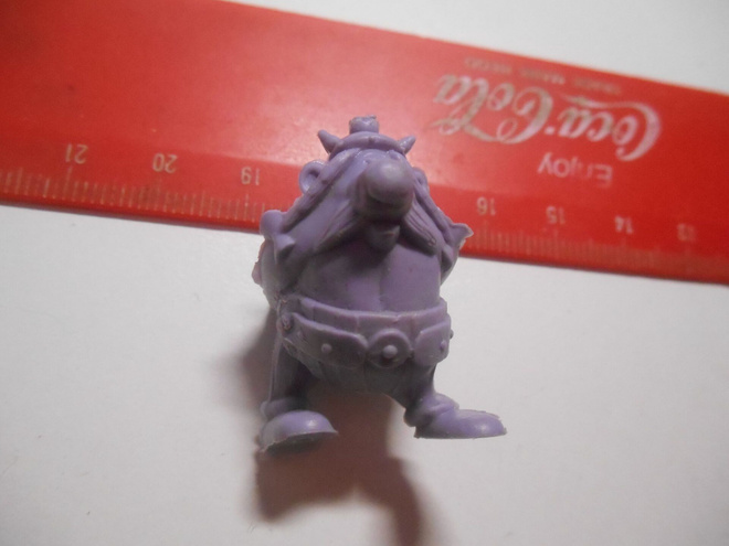 Asterix purukumi figuuri -70 luvulta #110 Obelix