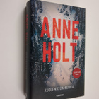 Anne Holt : Kuolematon kunnia - pikkukuva 1