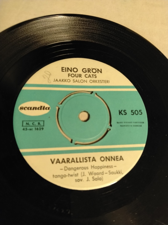 eino grön vaarallista onnea / seinilläkin korvat on