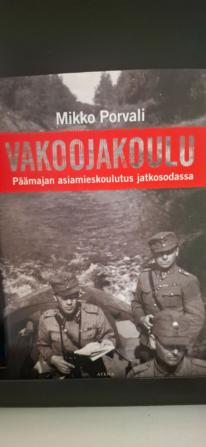 Vakoojakoulu ja salaiset kansiot teokset