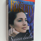 Nora Roberts : Sininen daalia - pikkukuva 1