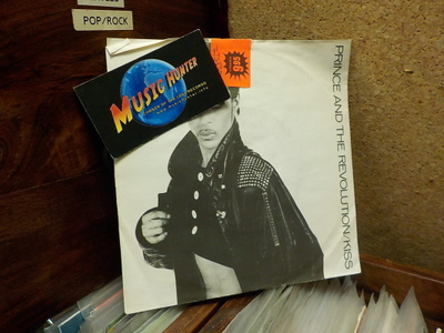 PRINCE AND THE REVOLUTION / KISS EX-/EX- 7"
