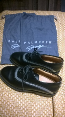Pertti Palmroth, Mercedes-Benz golfkengät. Koko 42