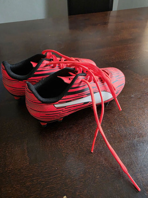 Puma jalkapallo kengät koko 28