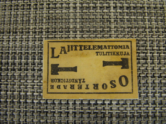 Lajittelemattomia tulitikkuja etiketti.