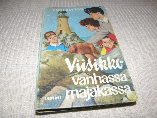 Enid Blyton Viisikko vanhassa majakassa